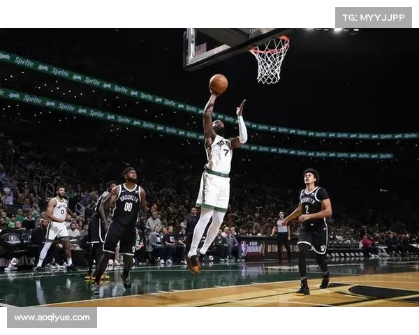 布朗如何在比赛中拿下23分和11篮板展现全能实力解析