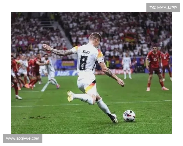 德国队1988年勇闯半决赛创辉煌 足坛历史上的经典时刻